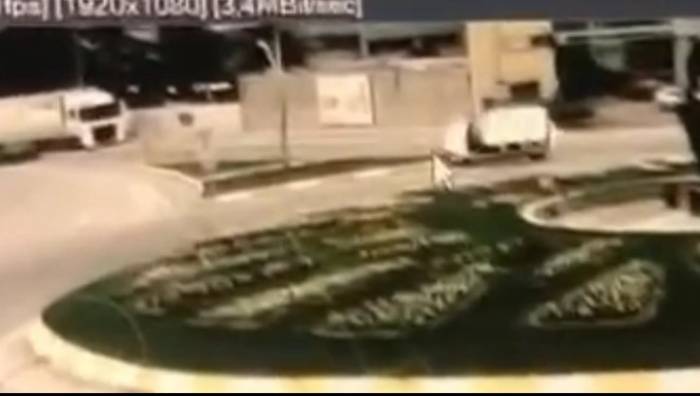 Refüje Çarpan Otomobilin Yan Yatma Anı Kameraya Yansıdı