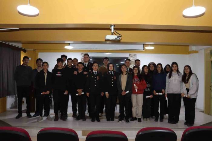 Ağrı’da Lise Öğrencilerine Jandarma Mesleği Tanıtıldı