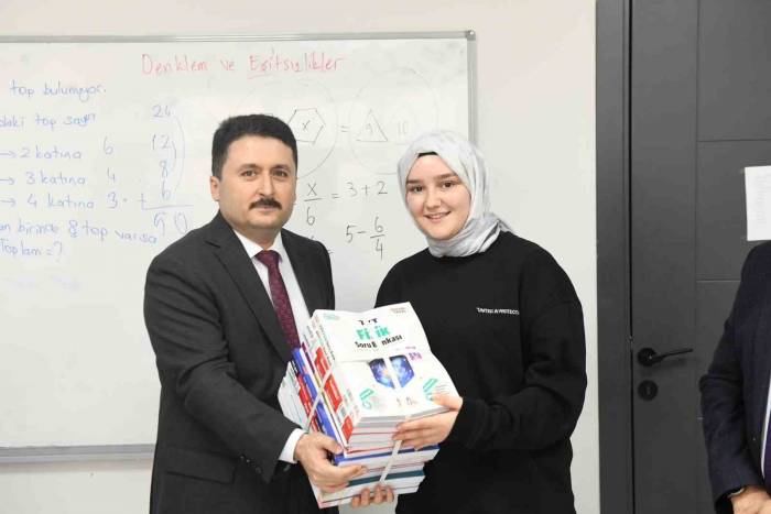 Altıeylül Belediyesi İhtiyaç Sahiplerinin Yanında