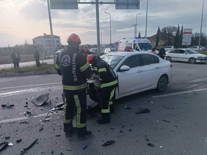 Denizli’de Trafik Kazası: 3 Yaralı