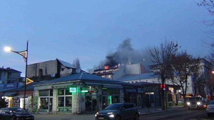 Kars’ta 4 Katlı Otelde Korkutan Yangın