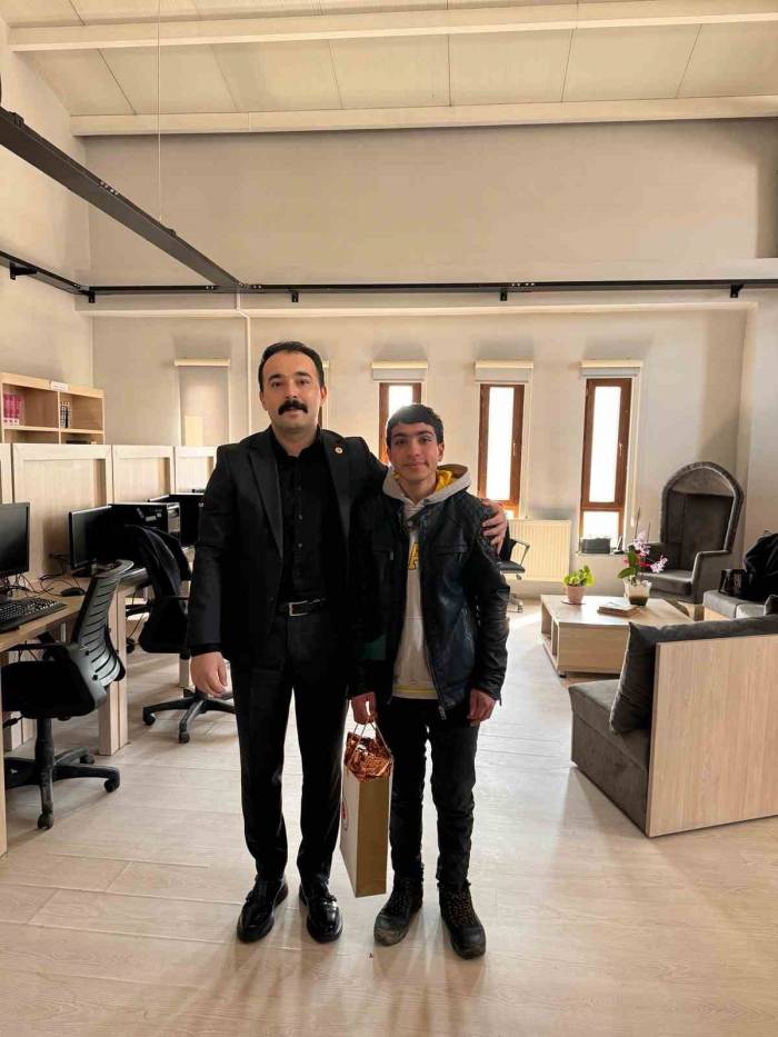 Başarılı Öğrencilere Ödülleri Verildi