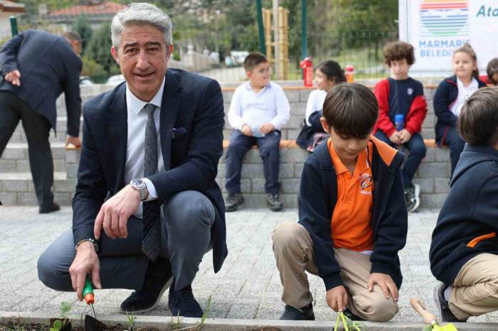 Minik Eller Tarımla Buluştu