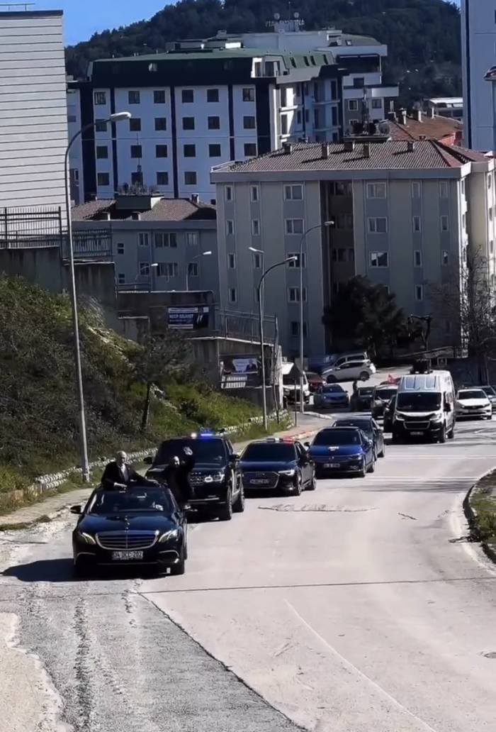 Pendik’te Muhtarın Çakarlı Lüks Araç Konvoyuna Para Cezası