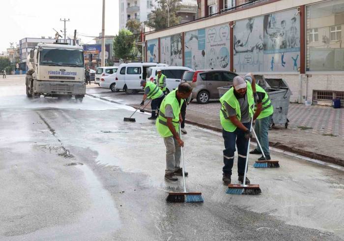 Yüreğir Belediye Başkanı Kocaispir: "Sokakları Deterjanla Yıkanan Tek İlçe Yüreğir"