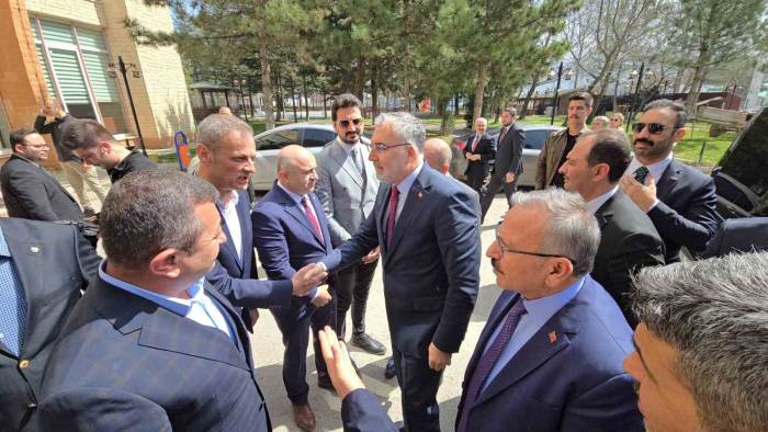 Bakan Işıkhan: "Sgk’ya En Çok Borçlu 5 Belediyenin 5’i De Chp Belediyesi"