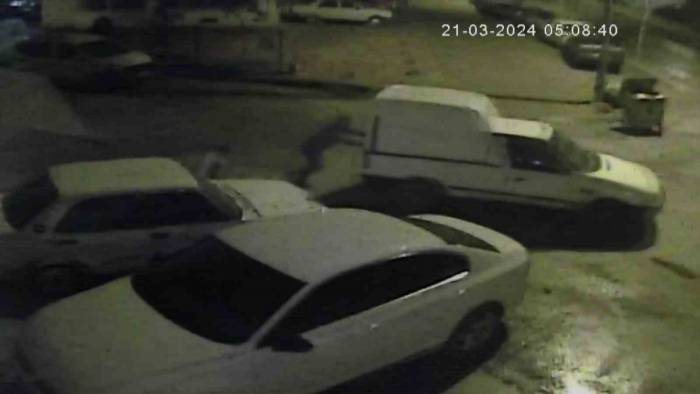 Adana’da Sevgililer Kamyonet Çaldı