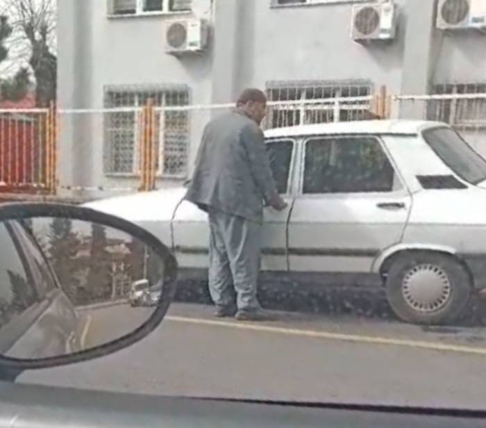 Otomobilini Park Edip Dilenmeye Gitti