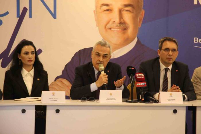 Ak Parti Son Virajda Basınla Bir Araya Geldi