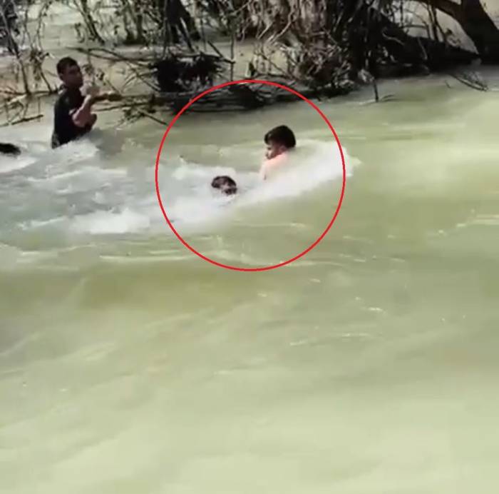 Balık Avlamak İsterken Kendi Ağına Takılıp Suya Kapıldı