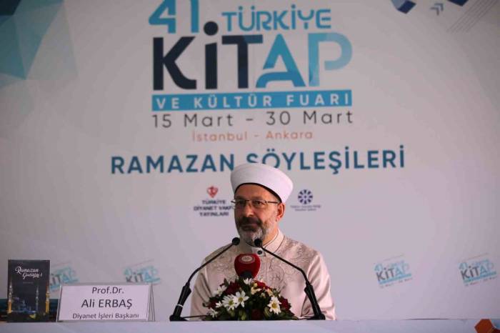 Diyanet İşleri Başkanı Erbaş, İstanbul’da Söyleşi Ve İmza Gününe Katıldı