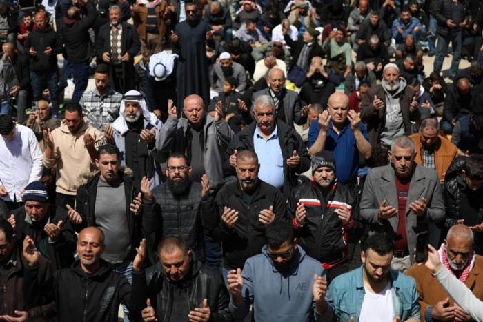 Mescid-i Aksa’da Cuma Namazında 125 Bin Müslüman Saf Tuttu