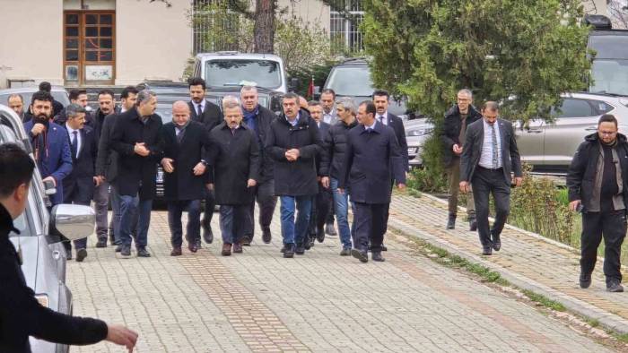 Bakan Tekin Acı Haberi Tokat’ta Aldı, Programlarını Yarıda Kesip Ankara’ya Döndü