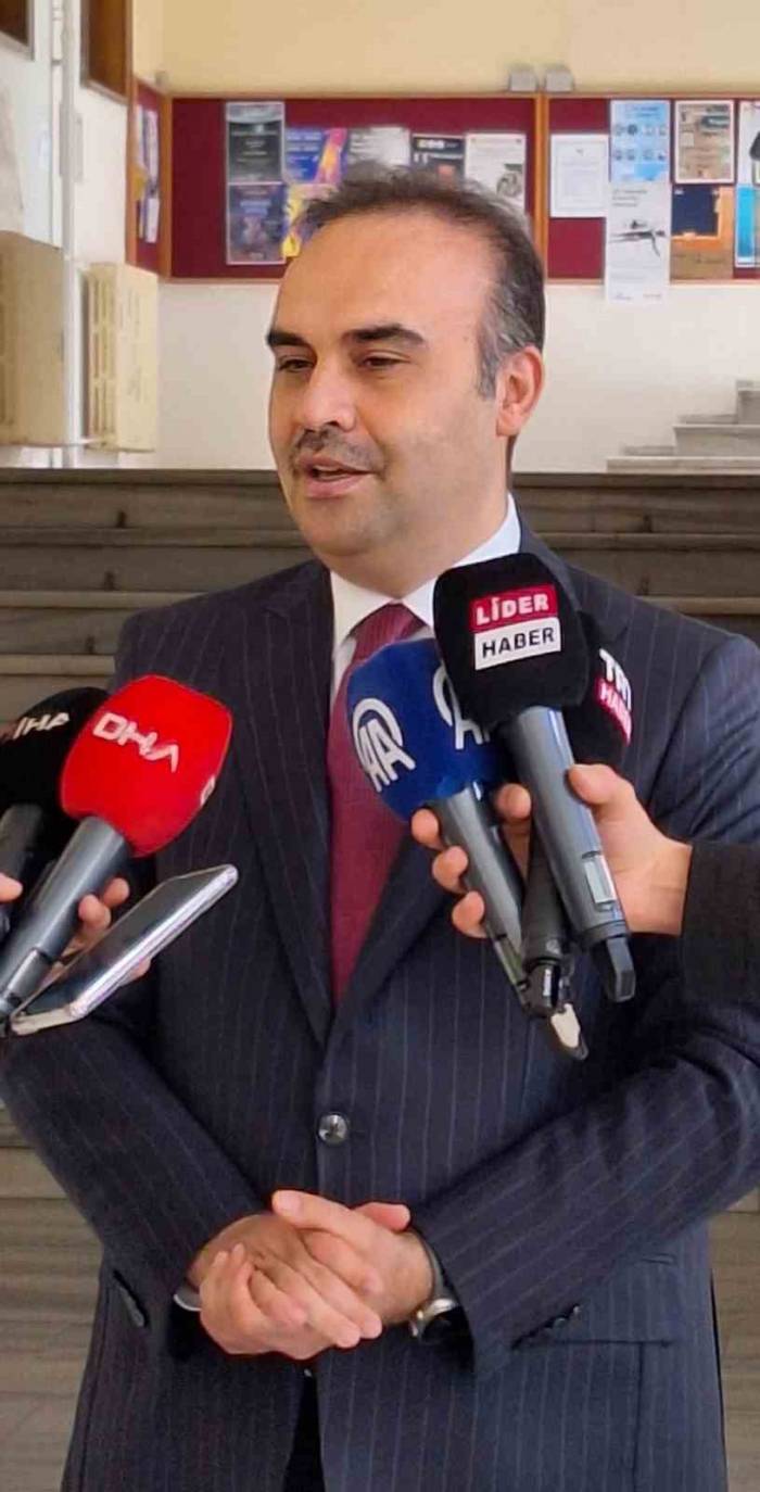 Bakan Kacır: "türkiye’nin Astronotuyla Gurur Duymuyorlar”