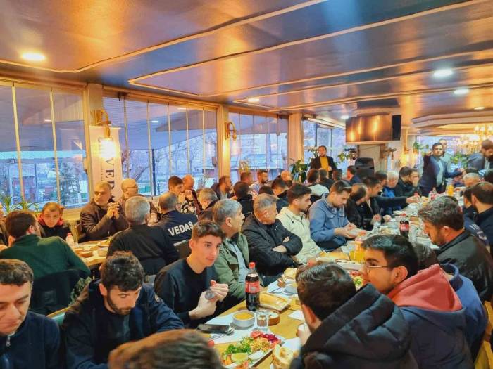 Muş’ta Vedaş Ve Vepsaş Personelleri İftarda Bir Araya Geldi