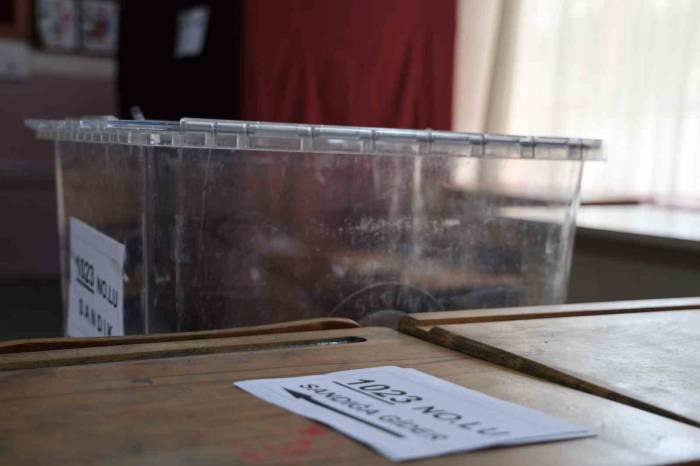 İzmir’de Seçim Sandıkları Kuruluyor