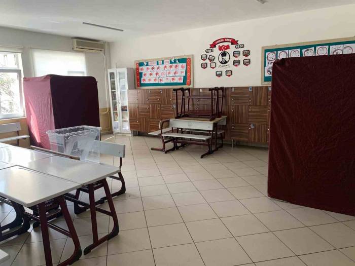 İstanbul’da Sandıklar Sınıflara Taşındı