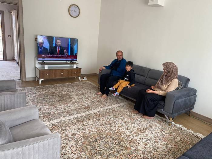 Depremzedeler Teslim Alıp Yerleştikleri Köy Evlerinden Oldukça Memnun