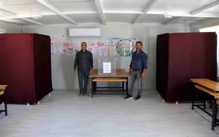 Adıyaman’da Sınıflar Temizlendi, Sandıklar Kuruldu