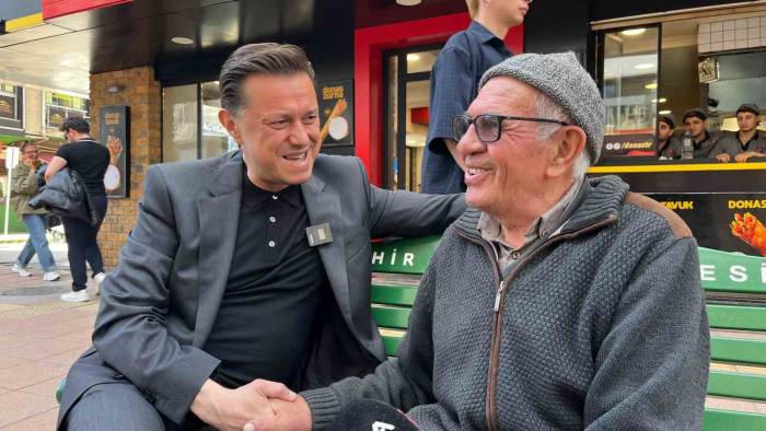 Hatipoğlu, Sosyal Medyada Linç Edilen O Amcanın Elini Öptü