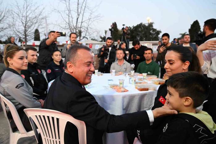 Başkan Böcek: "En Fazla Maaşı Ödemenin Gururunu Yaşıyorum"