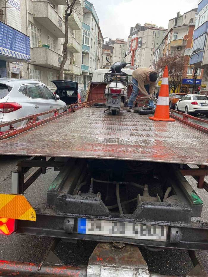 Beylikdüzü’nde Motosiklet Hırsızını Ayağındaki Alçı Ele Verdi