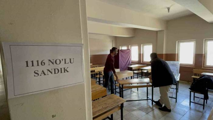 Tatvan’da Sandıklar Kurulmaya Başlandı