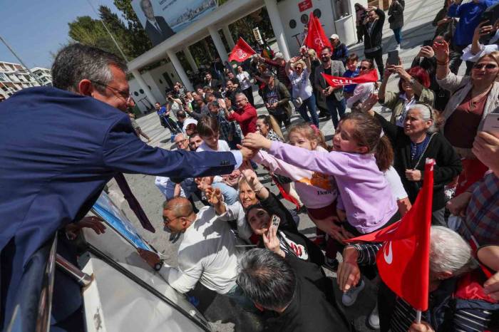 Özgür Özel, Seçime Kısa Bir Süre Kala Çalışmalarını Sürdürüyor