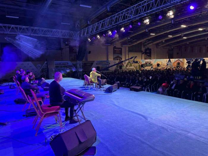 Esat Kabaklı Elazığlılarla Buluştu