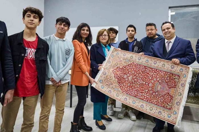 Şahin’den, Üreten Gençlere Destek Sözü