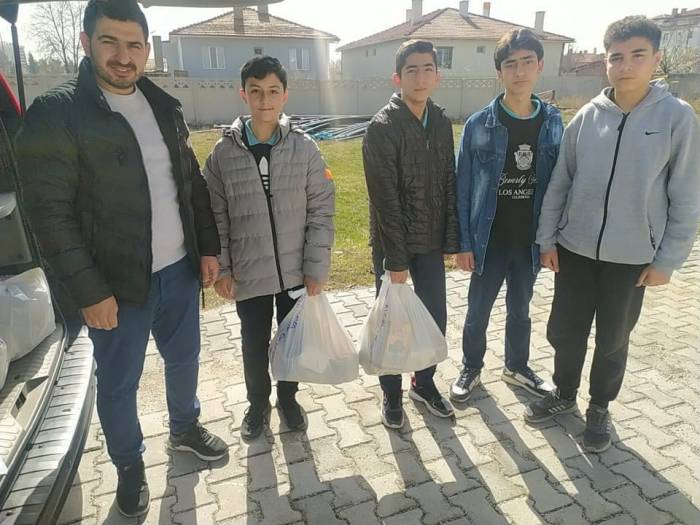 Öğrencilerden İhtiyaç Sahiplerine Ramazan Yardımı