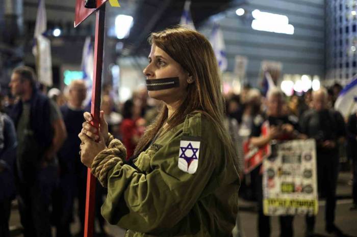 İsrail’de Netanyahu’ya Tepkiler Büyüyor