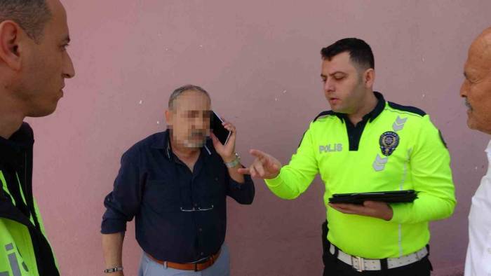 Kaza Yapan Araçtan Çıkıp, "Kim Kaza Yaptı, Ben Neredeyim, Benim Eşim Kim" Diye Sordu