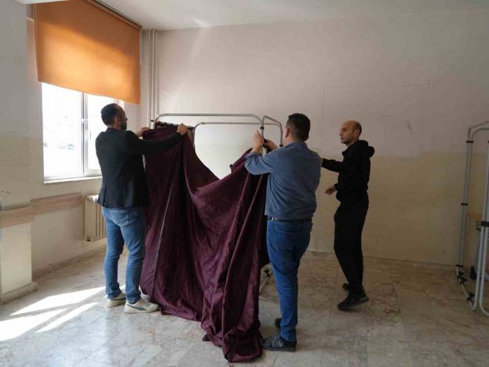 Kastamonu’da Sınıflar Temizlendi, Sandıklar Kuruldu