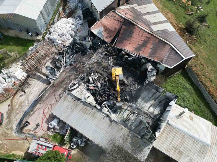 Isı Yalıtım Malzemeleri Üreten Fabrika Küle Döndü