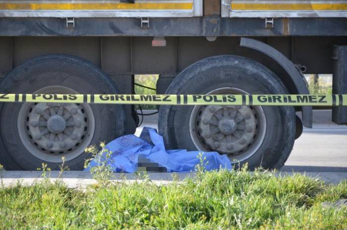 Mezarlıktaki Ağaçları Sulayıp Evine Dönerken Tırın Altında Kaldı