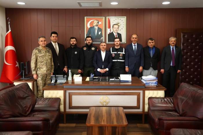 Vali Atay, Külçe Altın Ele Geçiren Gümrük Muhafaza Ekiplerini Tebrik Etti