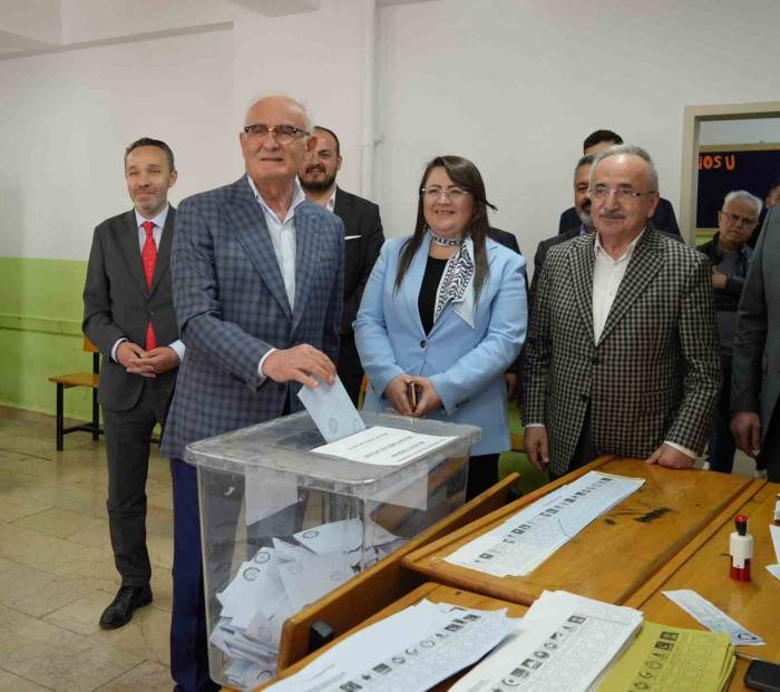 Yılmaz: “Şehirleri Yönetecek Olan Unsurların Özenle Seçilmesi, Ülke Kalkınmasına Katkı Verdiği İçin Önemli”