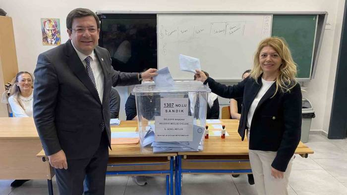 Chp Çanakkale Belediye Başkan Adayı Muharrem Erkek Oyunu Kullandı