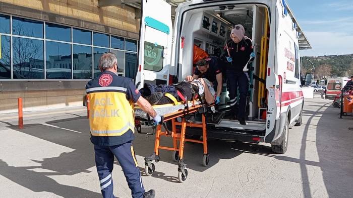 Parkta Yürüdüğü Sırada Fenalaşan Adam Hastaneye Kaldırıldı