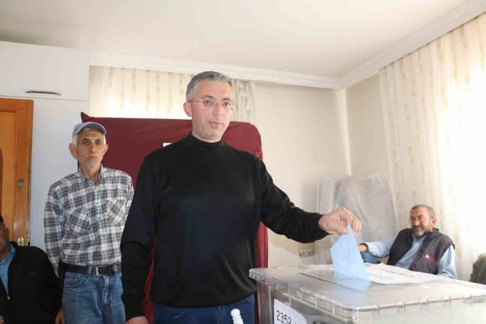 Dünyadaki Mars’ın Rakipsiz Muhtarı Sandıklar Açılmadan Zaferini İlan Etti