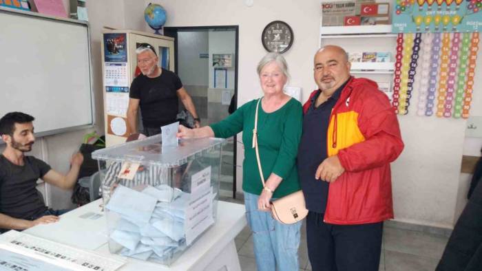 Fethiye’de Yaşayan Yerleşik Yabancılar Da Oylarını Kullandı