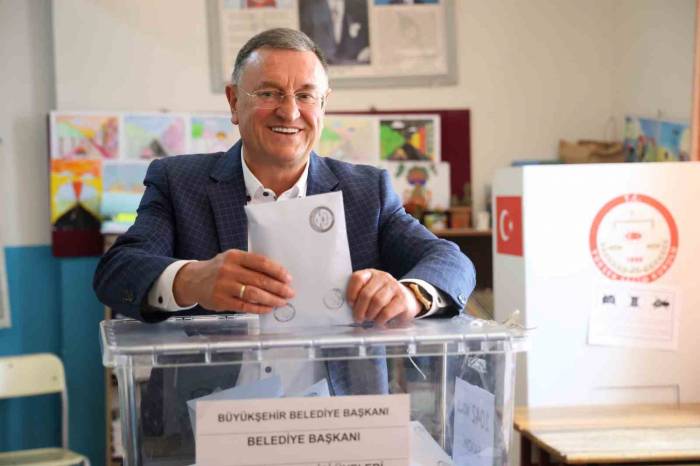 Hatay Büyükşehir Belediye Başkanı Savaş Oyunu Kullandı