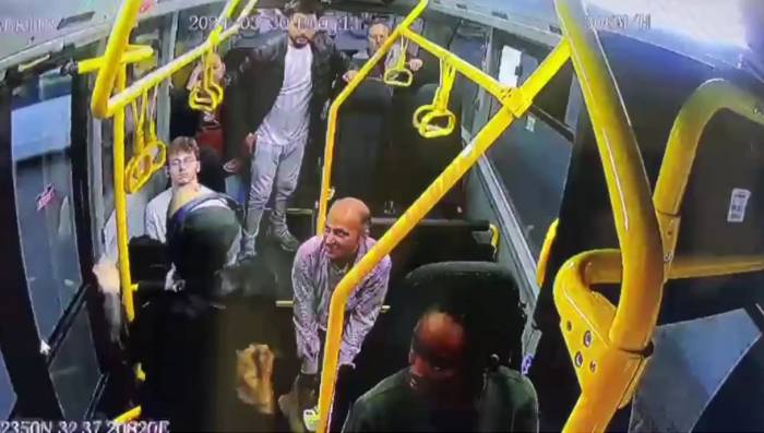 Minibüste Fenalaşan Yolcusunu Hastaneye Yetiştirdi