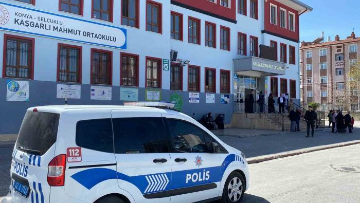 Muhtar Adaylarının Yakınları Okul Bahçesinde Kavga Etti