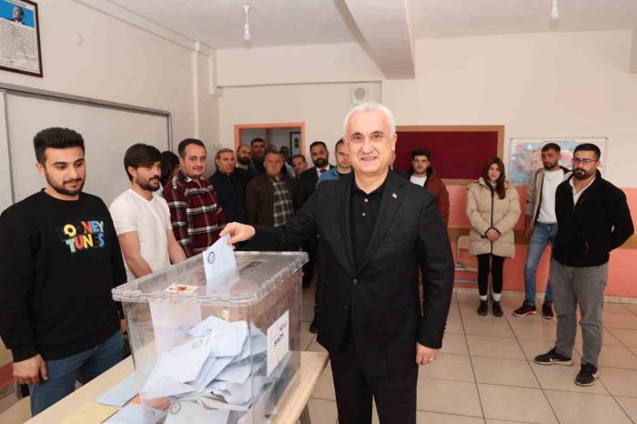 Muş Valisi Çakır, Oyunu Kullandı