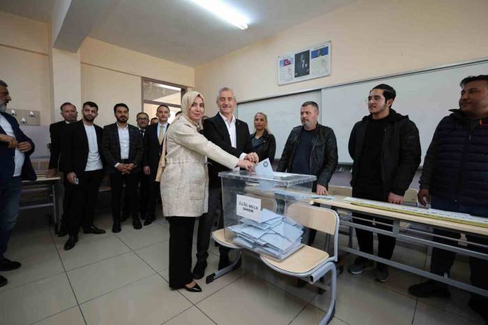 Şahinbey Belediye Başkan Adayı Tahmazoğlu, Oyunu Kullandı