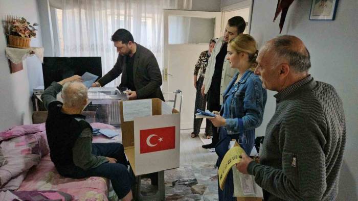 Sındırgı’da Gezici Sandıkta Oy Kullanma İşlemi Tamamlandı