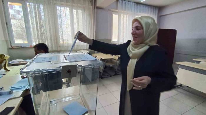 Van’da Oy Verme İşlemi Başladı