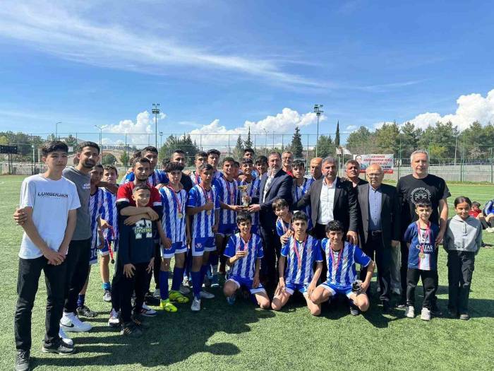 Samsatsporlu Gençler Şampiyon Oldu